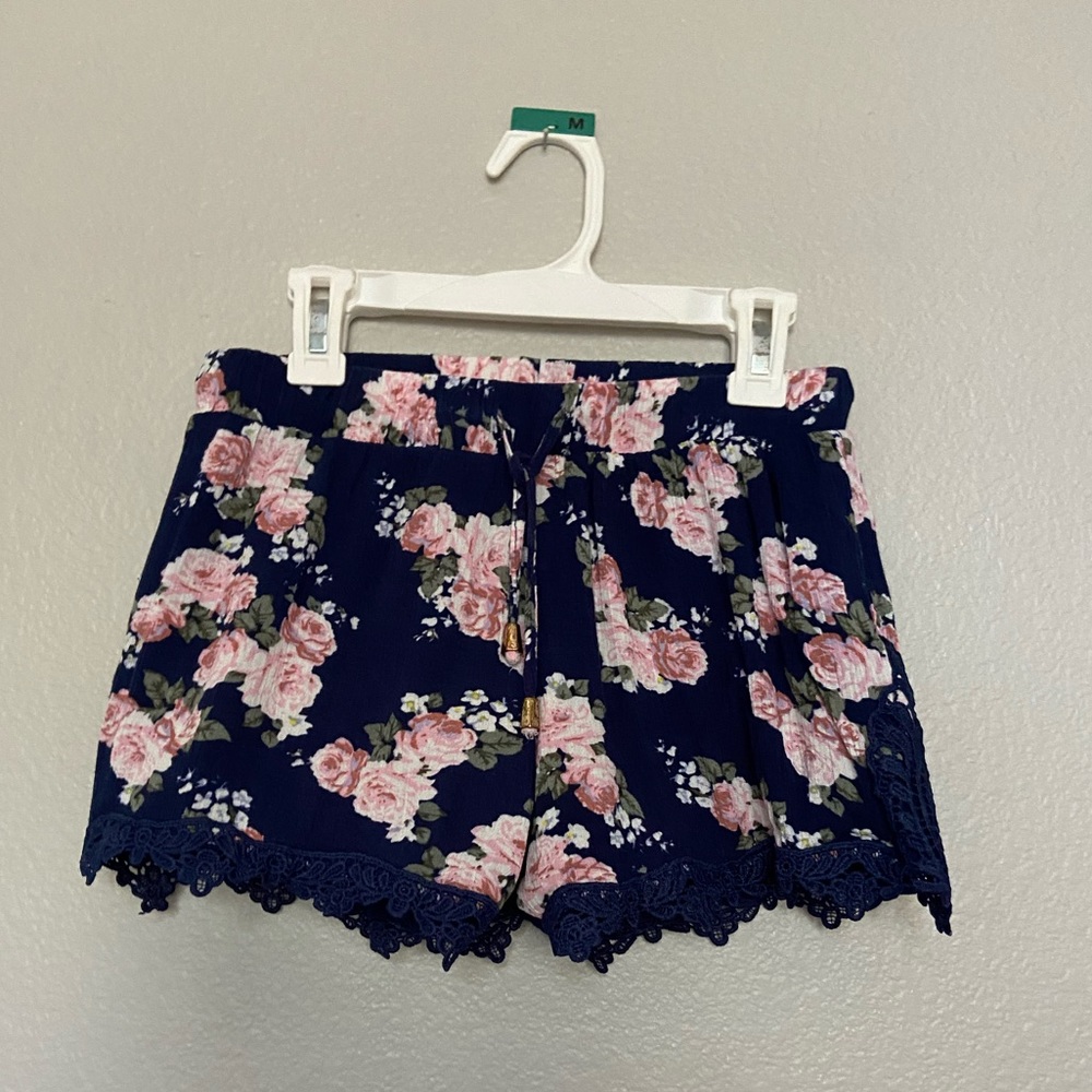 francesca’s floral shorts - Picture 2 of 3